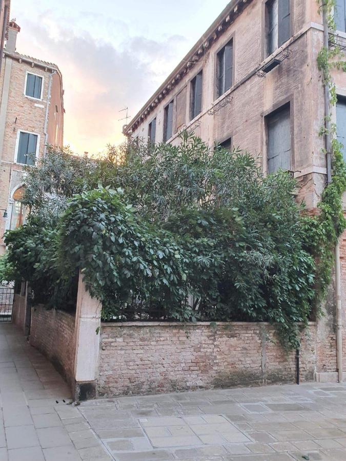 Residenza Oleandro Rosa Apartment Venesia Bagian luar foto